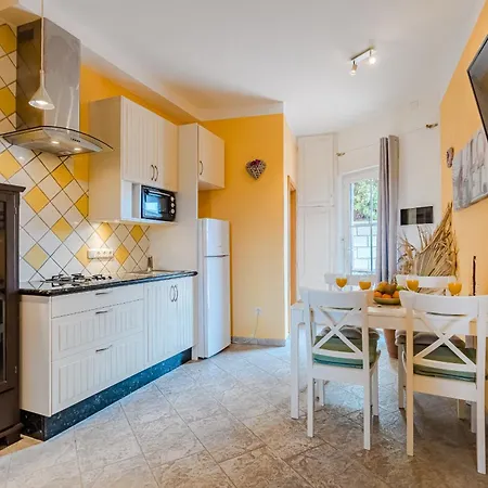 Aurora 2 Sea View Apartman