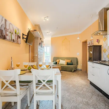 Aurora 2 Sea View Апартаменты