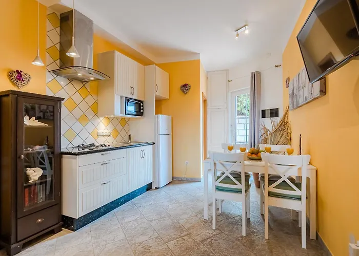 Aurora 2 Sea View 公寓